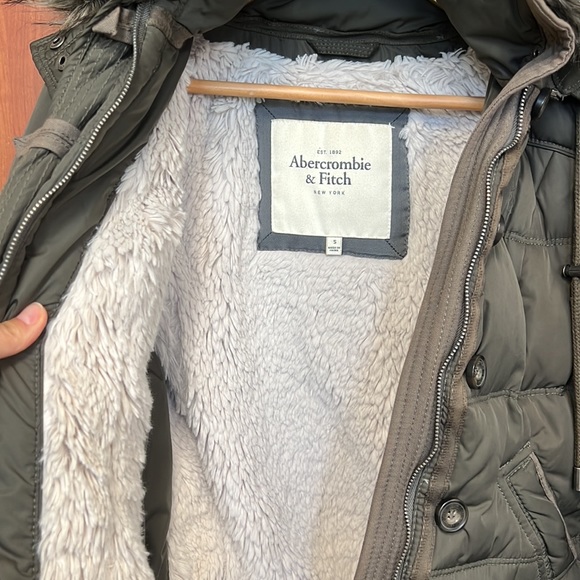 Abercrombie and Fitch puffer jacket small - Picture 5 of 16